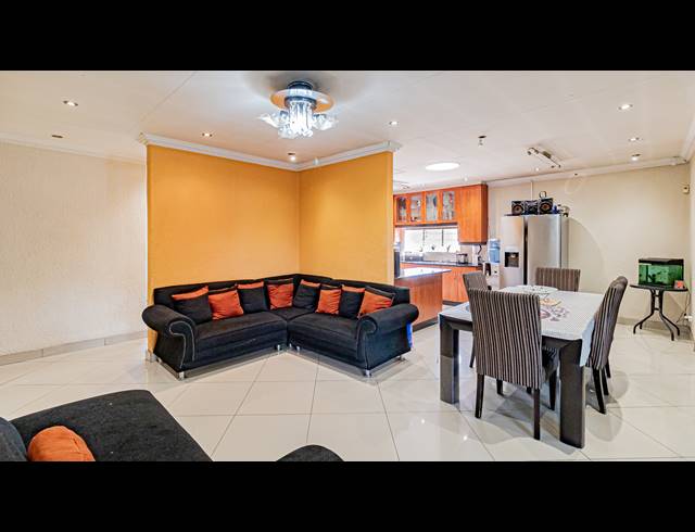 4 BEDROOM HOUSE FOR SALE IN MAYFIELD PARK